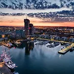 Yacht Park - Delux Waterfront With Parking Apartamento Gdynia
