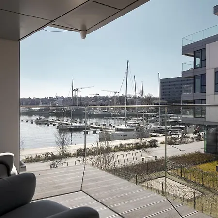 Yacht Park - Delux Waterfront With Parking Apartamento