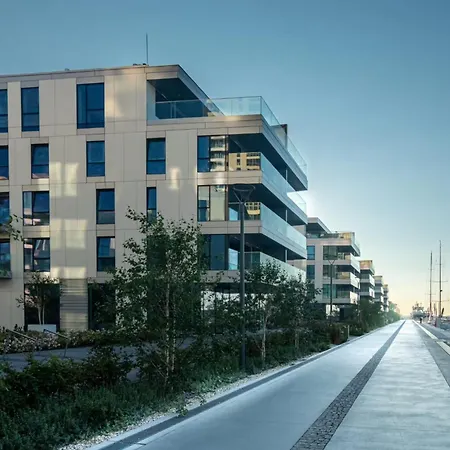 Yacht Park - Delux Waterfront With Parking Apartamento