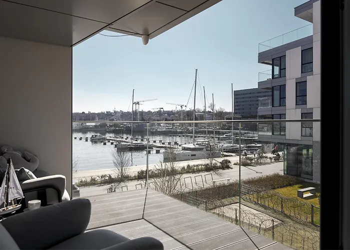 Yacht Park - Delux Waterfront With Parking Apartment