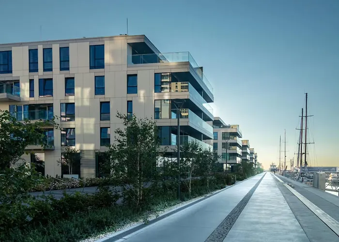 Yacht Park - Delux Waterfront With Parking Apartment